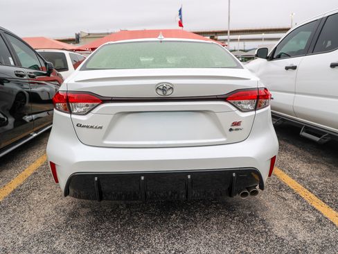 Used 2026 Toyota Corolla SE w/ SE Premium Package FWD image 8