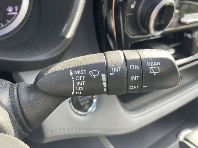 Used 2023 Toyota Highlander XLE AWD/4WD image 23