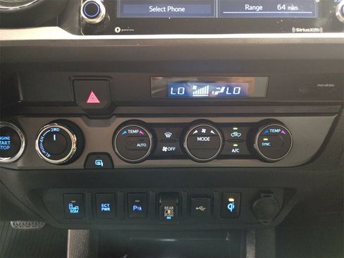 Used 2021 Toyota Tacoma TRD Sport w/ Technology Package image 20