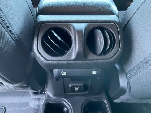 Used 2023 Jeep Wrangler Unlimited Rubicon w/ Cold Weather Group AWD/4WD image 25