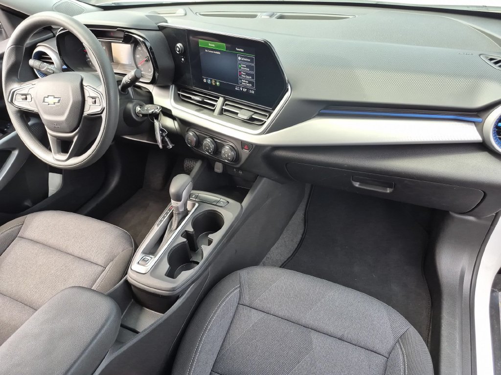 Used 2025 Chevrolet Trax LS FWD image 32