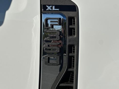 New 2026 Ford F350 XL w/ XL Chrome Package image 27