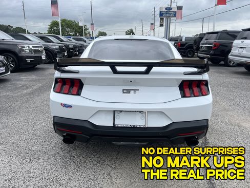 Used 2025 Ford Mustang GT RWD image 3