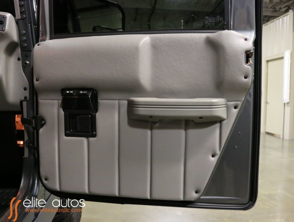 Used 2003 HUMMER H1 4-Door Wagon AWD/4WD image 18