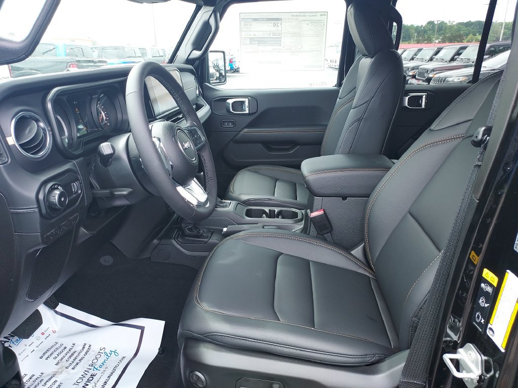 New 2026 Jeep Wrangler Unlimited Sahara AWD/4WD image 13