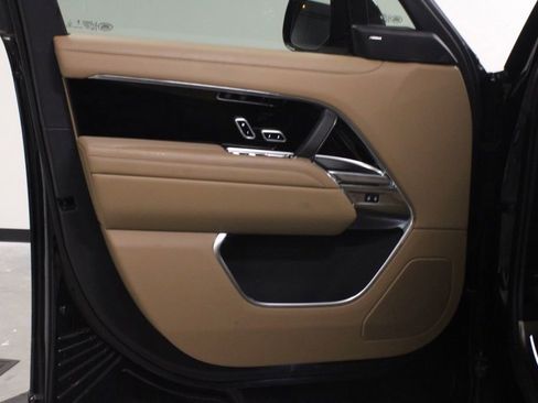 Used 2025 Land Rover Range Rover SE AWD/4WD image 18