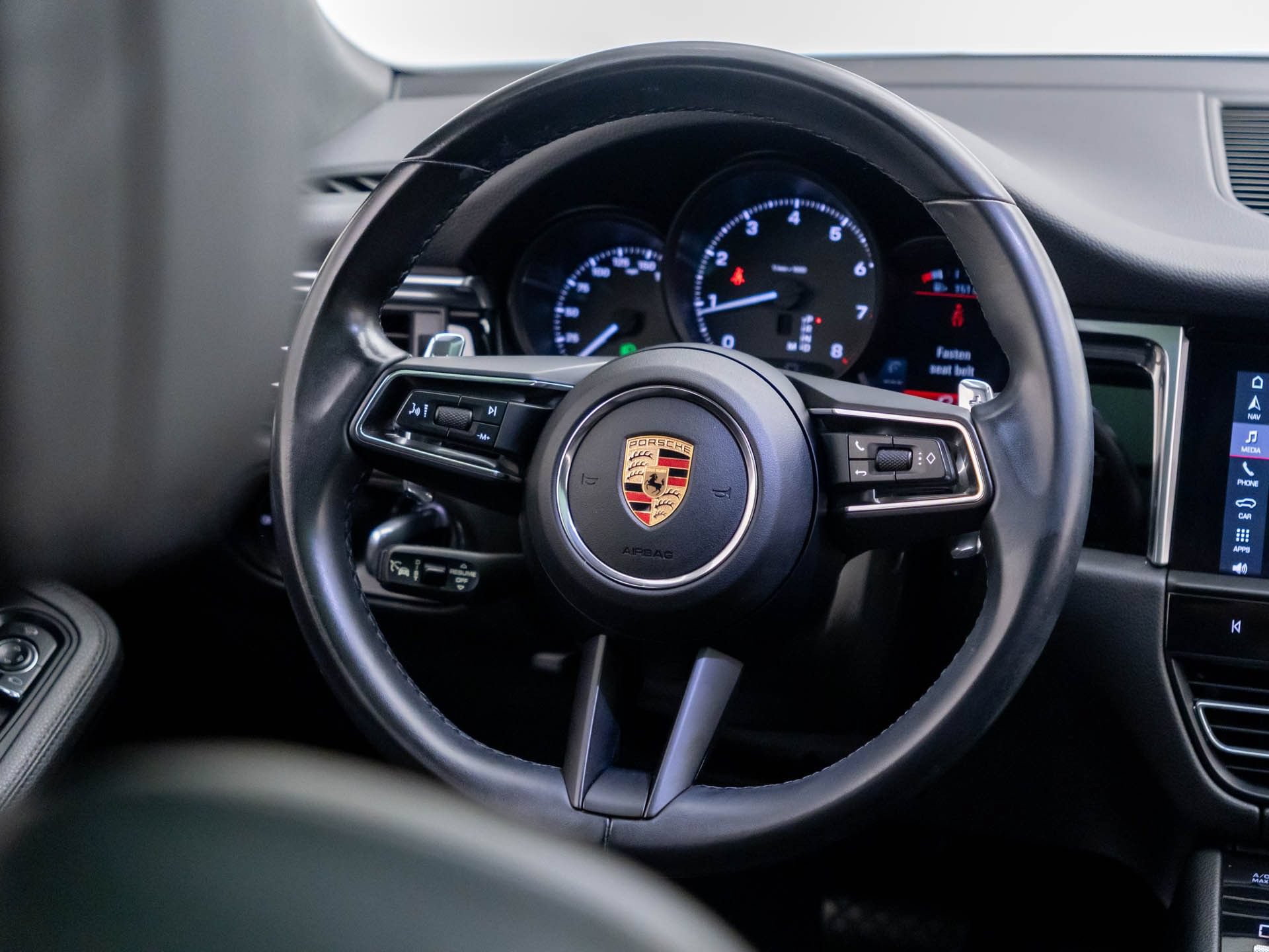 Used 2024 Porsche Macan AWD/4WD image 11