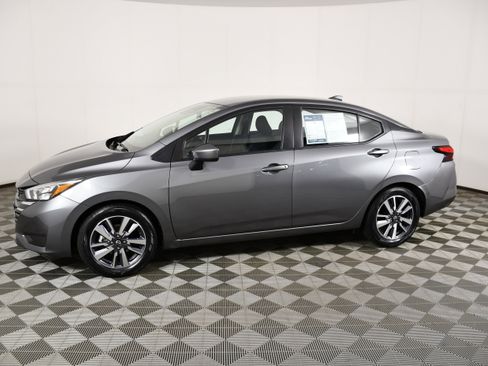 Used 2025 Nissan Versa SV FWD image 9