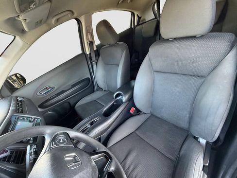 Used 2019 Honda HR-V LX image 11