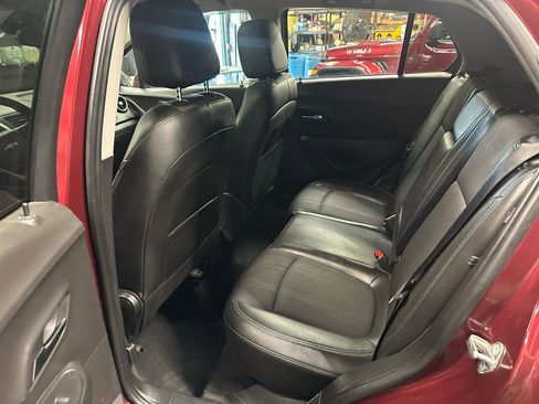 Used 2016 Chevrolet Trax LT w/ LT Sun and Sound Package AWD/4WD image 12