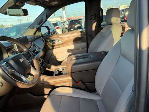 Used 2023 Chevrolet Suburban Z71 w/ Z71 Off-Road Package AWD/4WD image 6