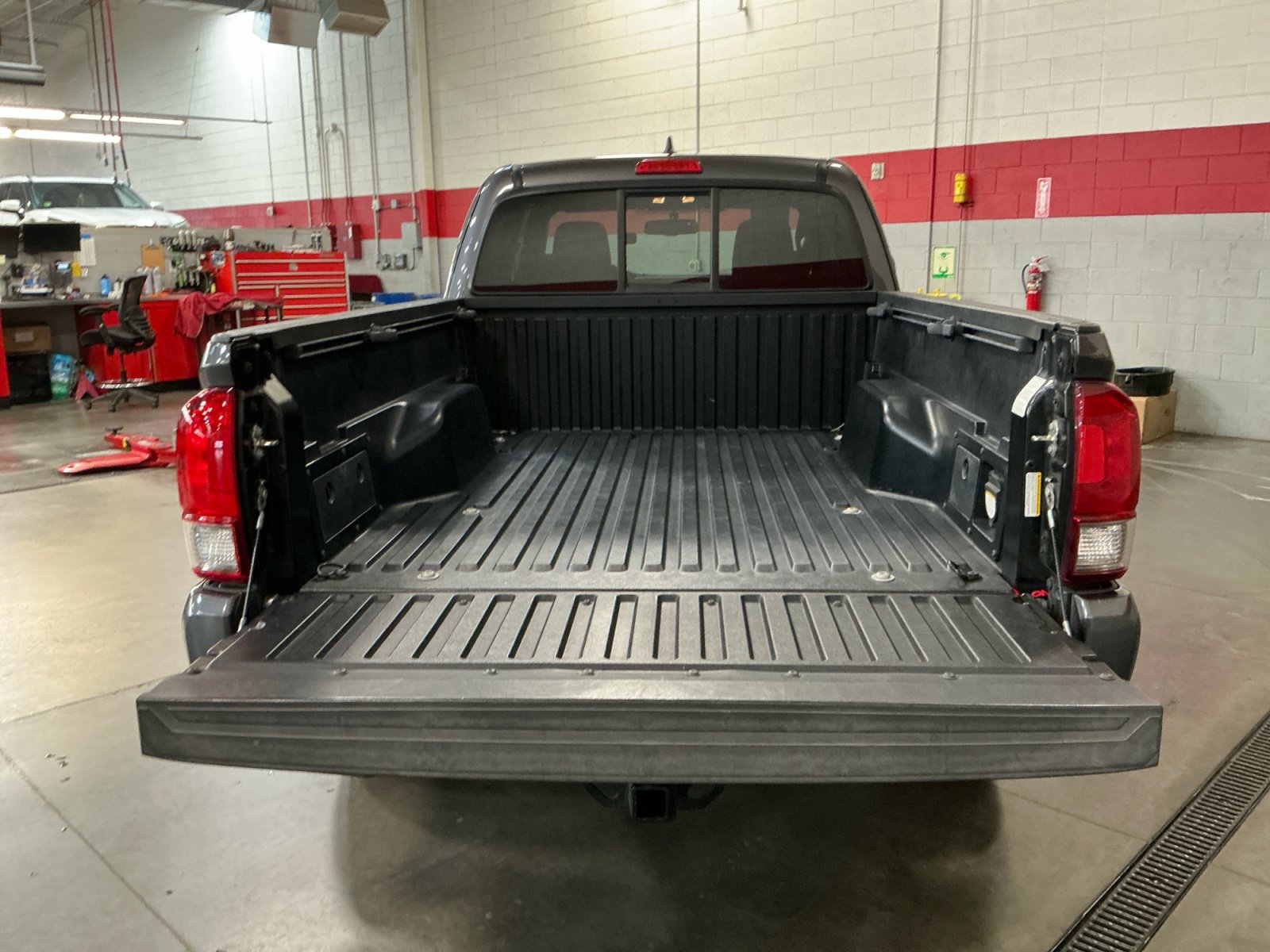 Used 2016 Toyota Tacoma TRD Sport w/ Towing Package RWD image 34