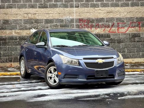 Used 2014 Chevrolet Cruze LT FWD image 2