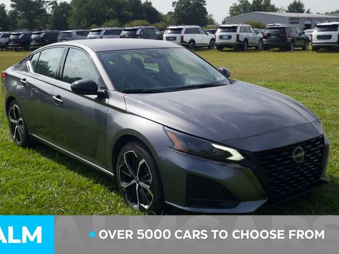 Used 2024 Nissan Altima 2.5 SR FWD image 2