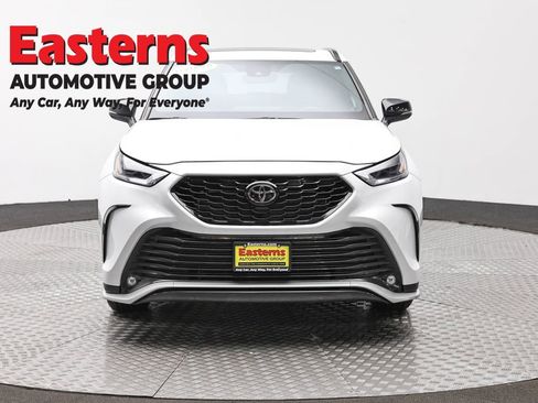 Used 2023 Toyota Highlander XSE image 2