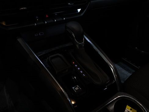 Used 2024 GMC Canyon Elevation image 34