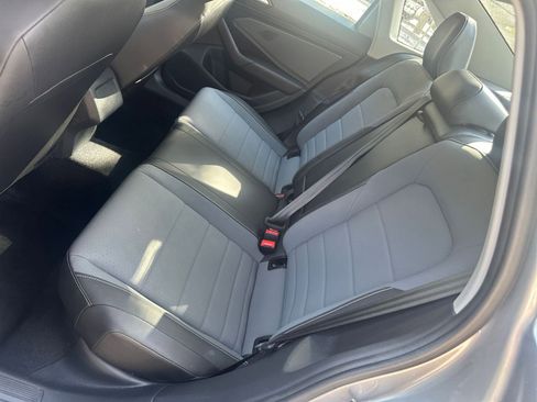 Used 2025 Volkswagen Jetta SE image 33