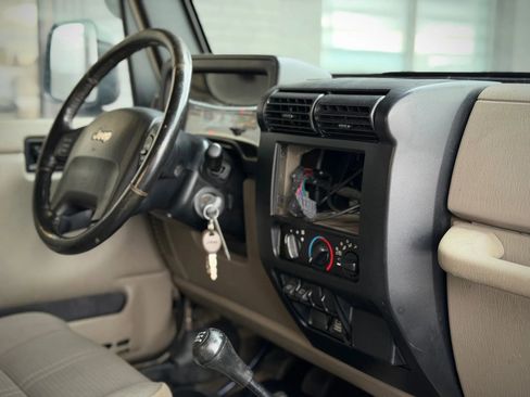 Used 2004 Jeep Wrangler Sahara w/ Dual Top Group image 23