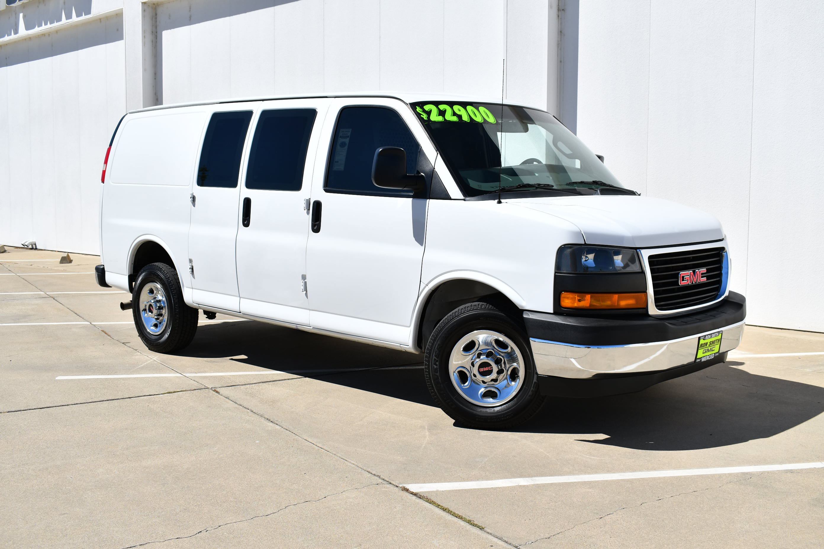 Used 2018 GMC Savana 2500 w/ Driver Convenience Package RWD image 2