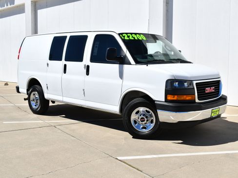 Used 2018 GMC Savana 2500 w/ Driver Convenience Package RWD image 2