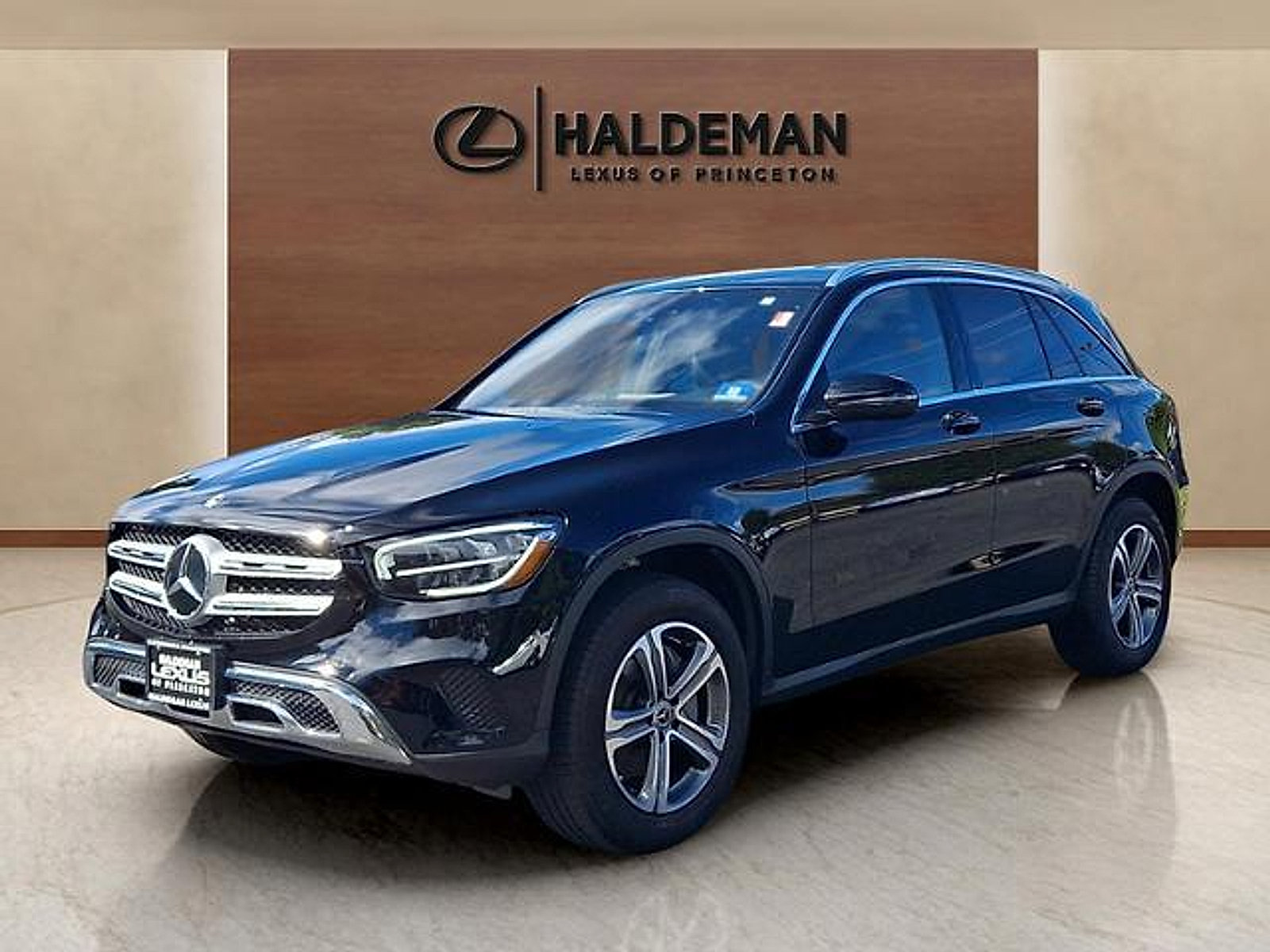 Used 2020 Mercedes-Benz GLC 300 4MATIC image 3