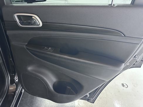 Used 2020 Jeep Grand Cherokee Altitude AWD/4WD image 37