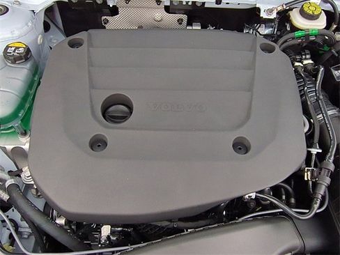 New 2026 Volvo XC40 B5 Plus w/ Protection Package Premier image 23