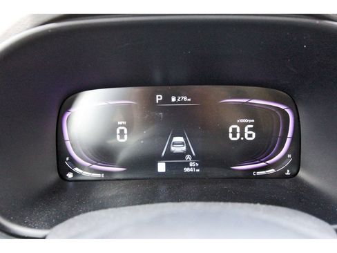 Used 2025 Kia Soul LX FWD image 16