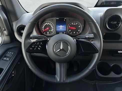 Used 2025 Mercedes-Benz Sprinter 2500 image 12
