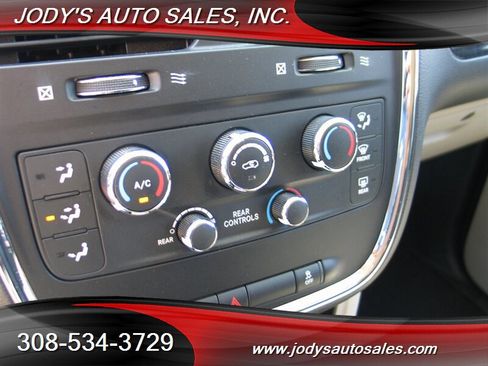 Used 2018 Dodge Grand Caravan SE w/ UConnect Hands-Free Group FWD image 15