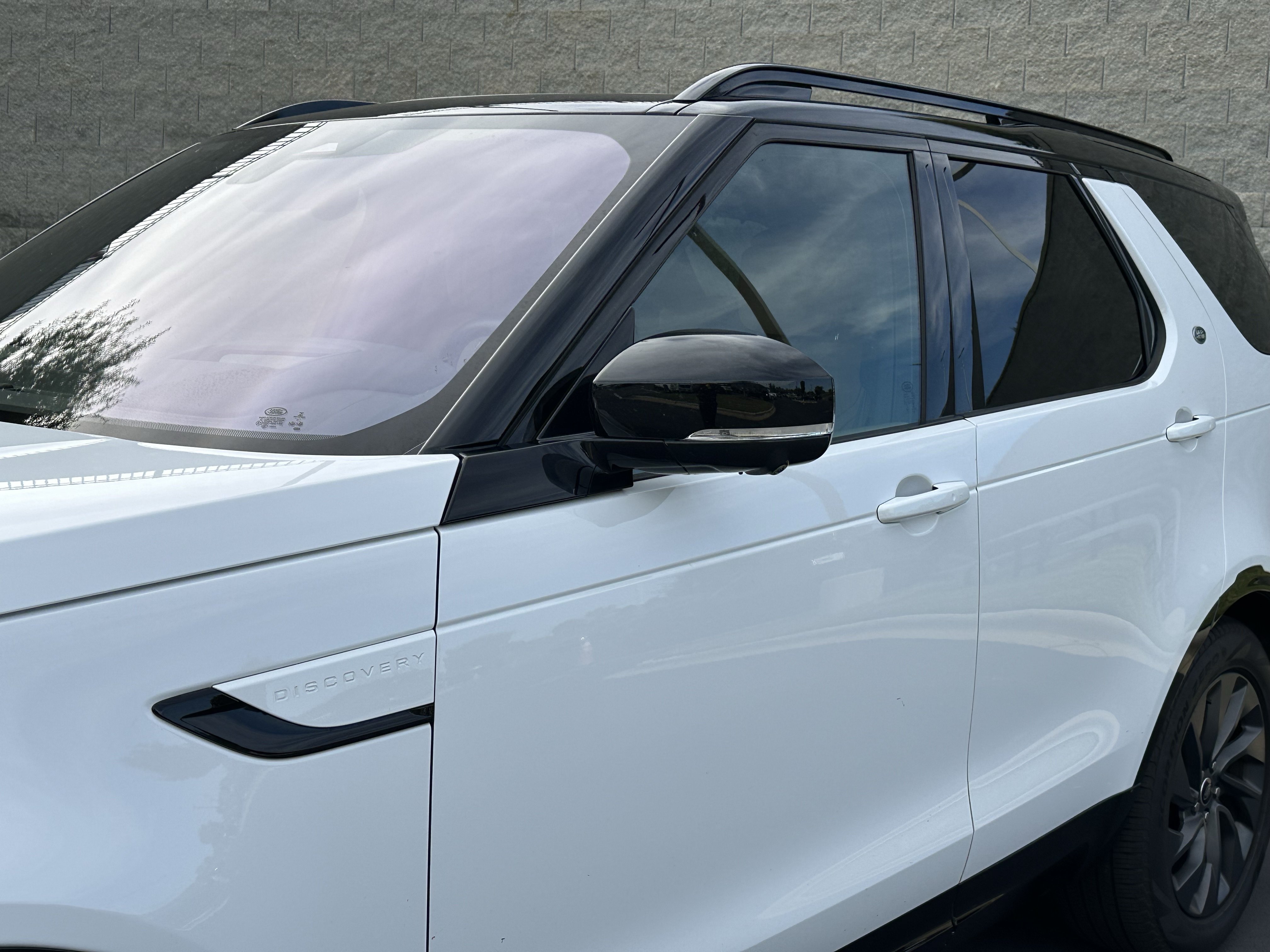 Certified 2023 Land Rover Discovery S R-Dynamic AWD/4WD image 13