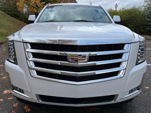 Used 2020 Cadillac Escalade ESV Premium Luxury image 31