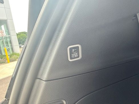 New 2027 Chrysler Pacifica Select AWD/4WD image 18
