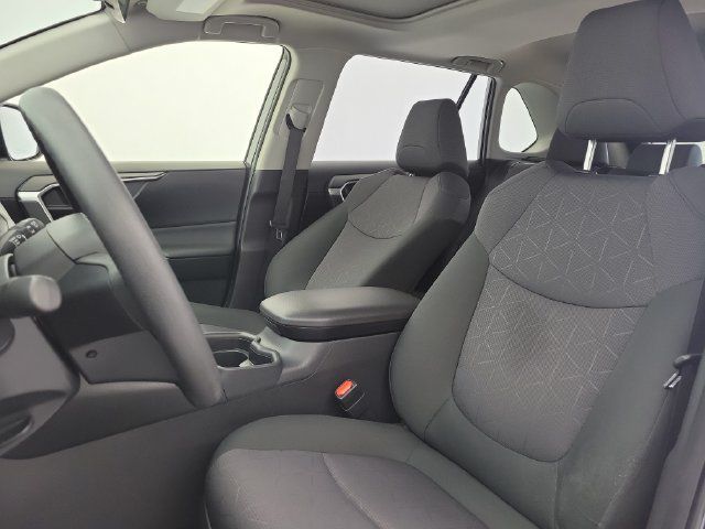 Used 2019 Toyota RAV4 XLE FWD image 19