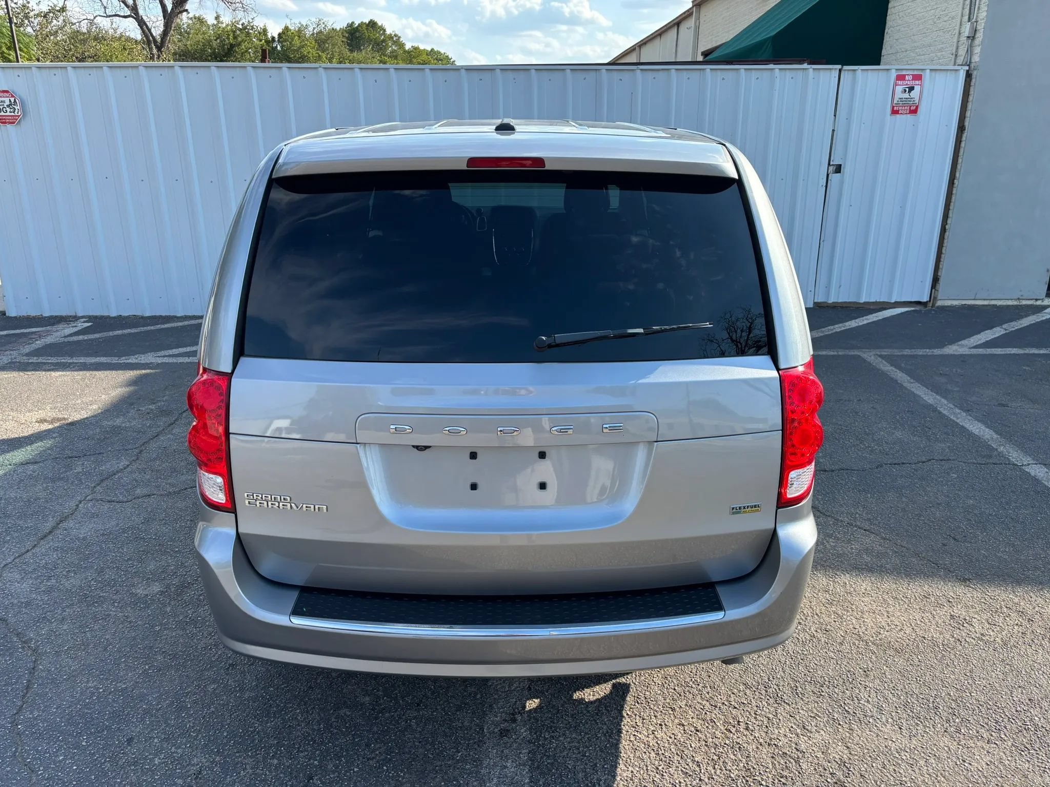 Used 2019 Dodge Grand Caravan SE w/ UConnect Hands-Free Group FWD image 5
