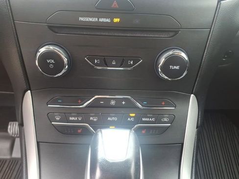 Used 2018 Ford Edge SEL w/ Equipment Group 201A AWD/4WD image 21