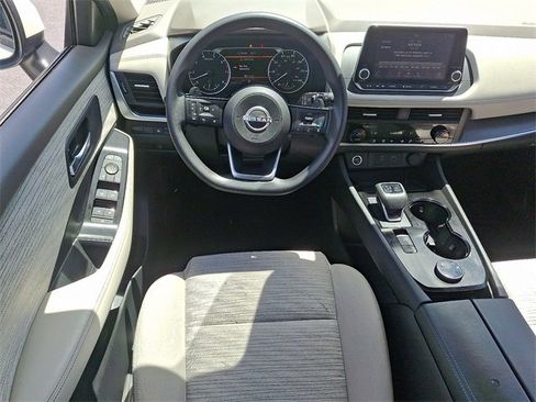 Used 2023 Nissan Rogue SV image 12
