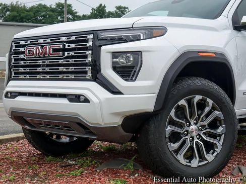 New 2026 GMC Canyon Denali w/ LPO, Black Badging Package AWD/4WD image 3