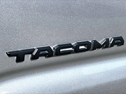 Used 2022 Toyota Tacoma TRD Sport w/ Technology Package image 12