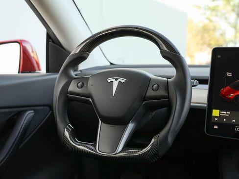 Used 2021 Tesla Model Y Long Range image 29