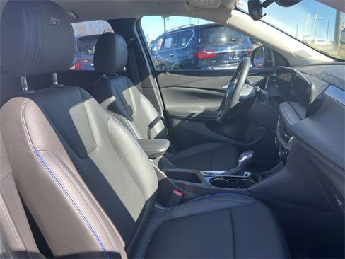 Used 2025 Buick Encore GX Sport Touring w/ Black Roof Package image 23
