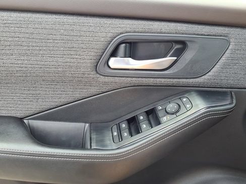 Used 2022 Nissan Rogue SV FWD image 15
