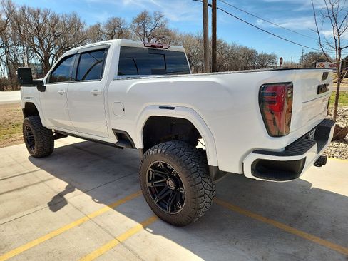 Used 2024 GMC Sierra 2500 AT4 w/ AT4 Premium Plus Package image 3