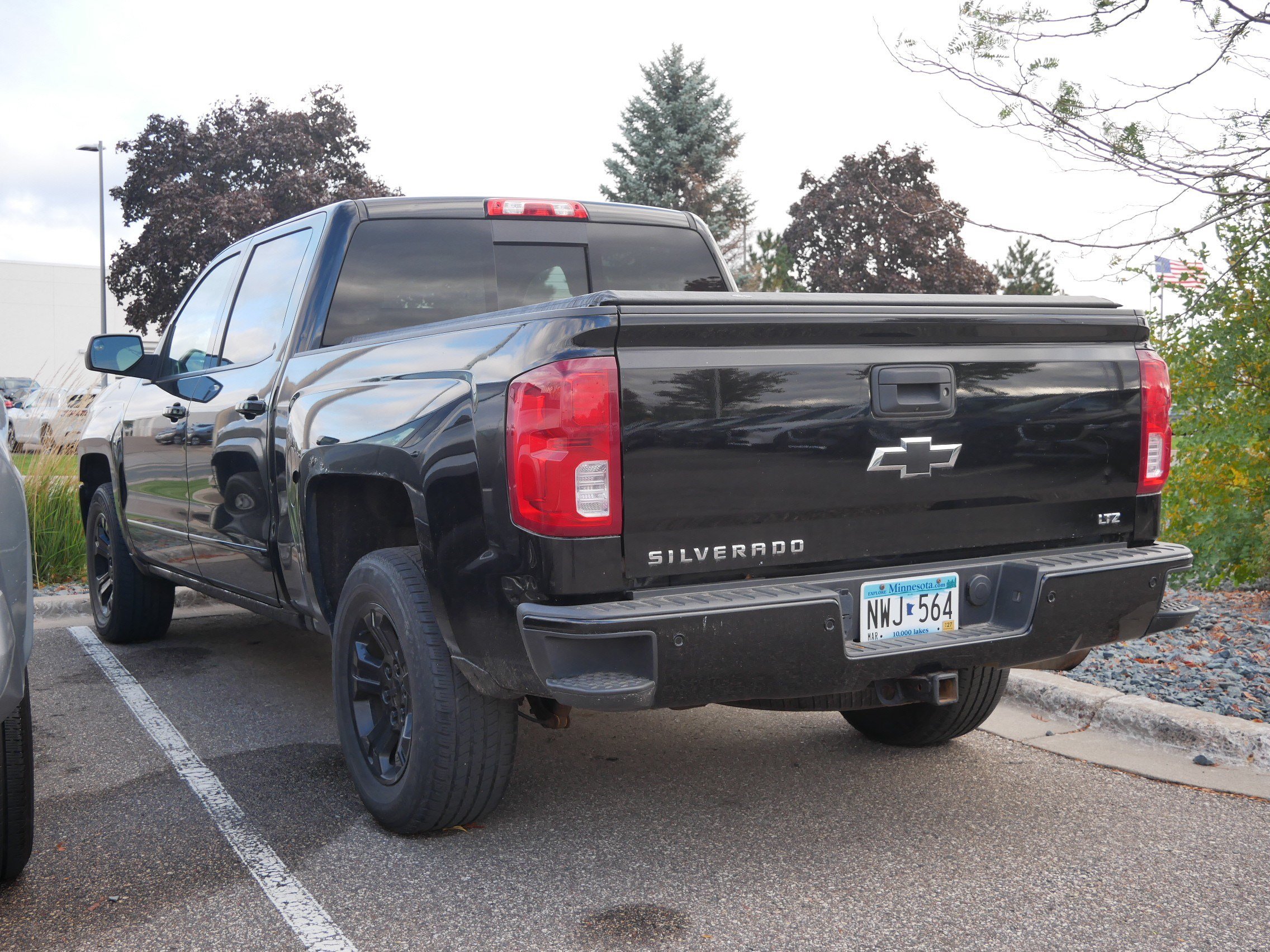Used 2016 Chevrolet Silverado 1500 LTZ Z71 w/ LTZ Plus Package AWD/4WD image 4