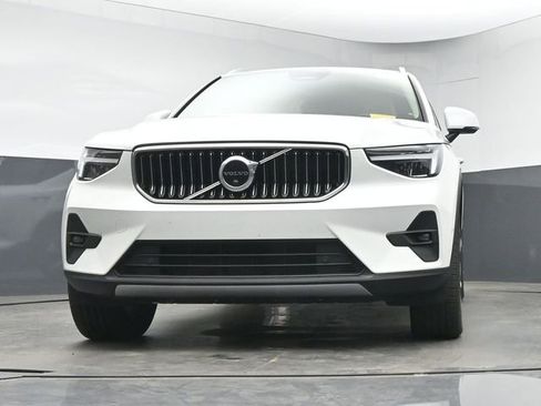 Used 2023 Volvo XC40 B5 Plus w/ Protection Package Premier AWD/4WD image 12