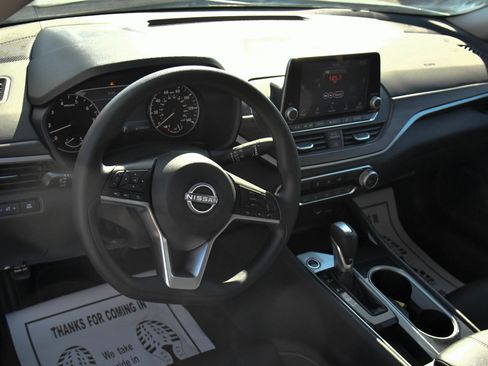 Used 2024 Nissan Altima 2.5 SV image 14