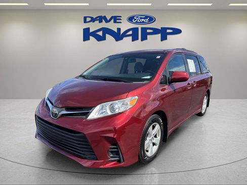 Used 2019 Toyota Sienna LE w/ Outdoor Package image 4