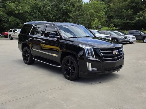 Used 2018 Cadillac Escalade Luxury AWD/4WD image 7