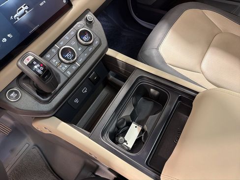 Used 2024 Land Rover Defender 130 X-Dynamic SE image 17