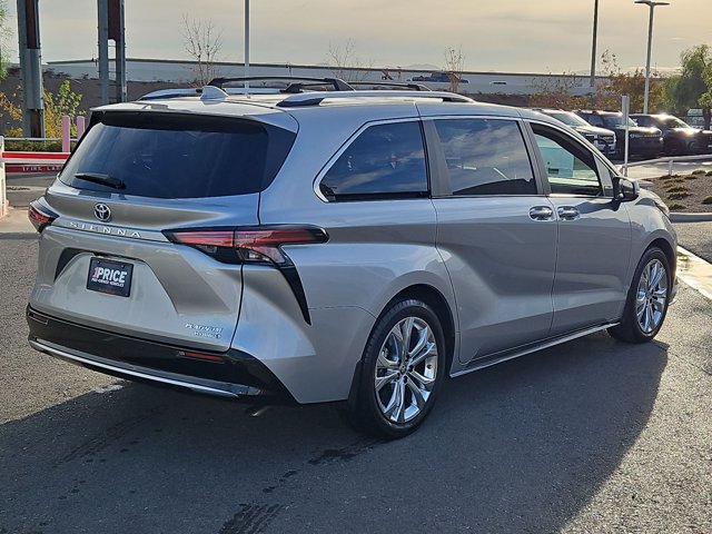 Used 2023 Toyota Sienna Platinum FWD image 5